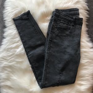 WISHLIST Gray Camo ankle skinny jeans- NWOT